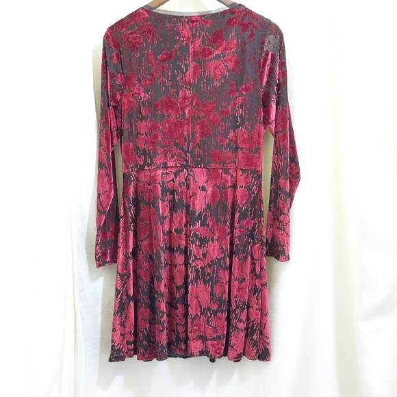 Red Velvet Burnout Mini Dress w/ Black Lining - Sz Large - Picture 8 of 8